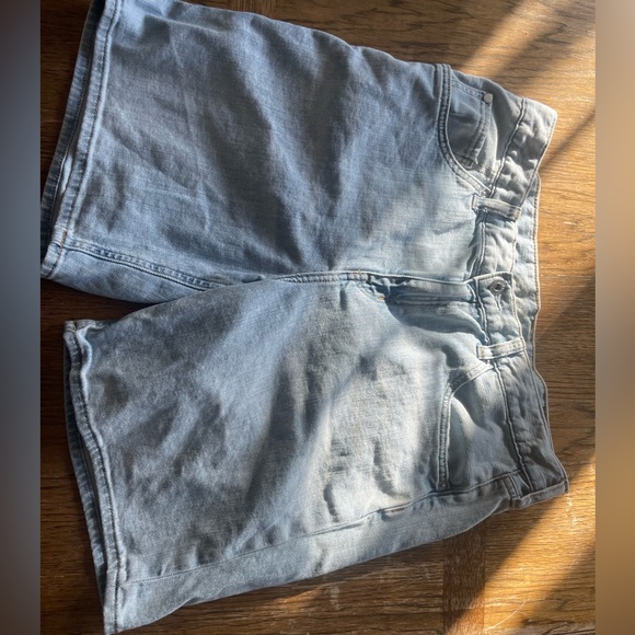 NWOT Eddie Bauer Denim Rolled Boyfriend Shorts - Picture 3 of 7